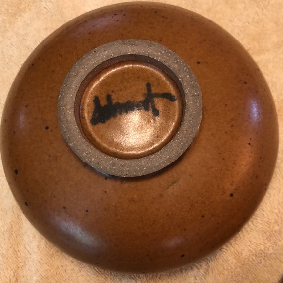 Vintage Handmade Pottery Bowl/Bean Pot with Lid 7”x7” - Picture 7 of 7